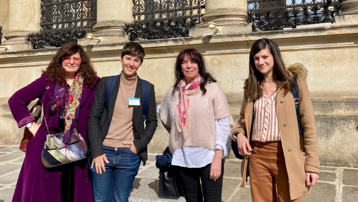 Georgette Sand devant l'assemblée